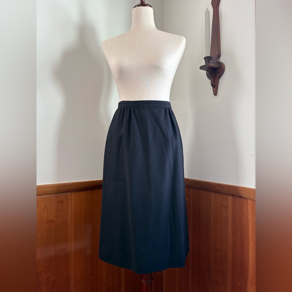 VTG Pendleton women’s black 100% virgin wool skirt